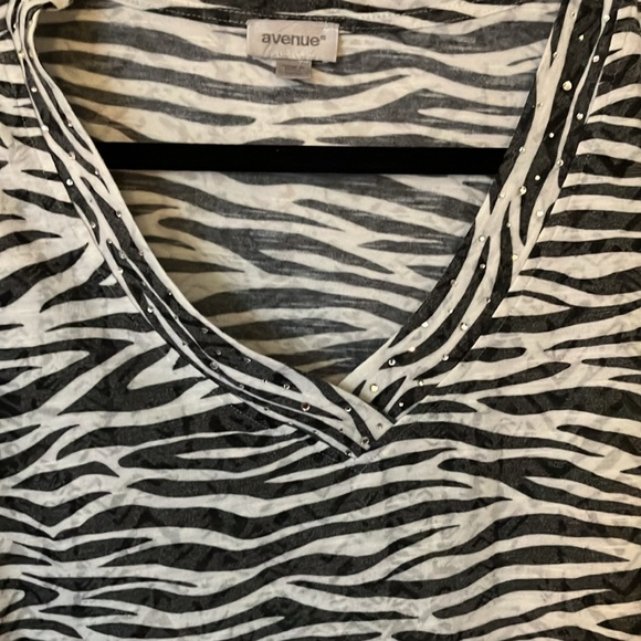 👚BUNDLE 3/$12 as marked - Picture 3 of 3